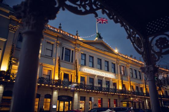 GreenDragonHotel_Hereford_CocktailsAtOffaBar