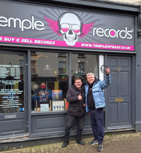 temple_record_outside_bez