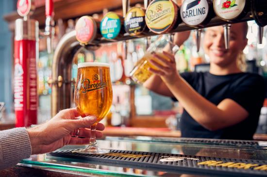 GreenDragonHotel_Hereford_BeerAtOrangeBar