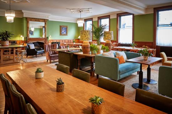 GreenDragonHotel_Hereford_TheGarrickLounge