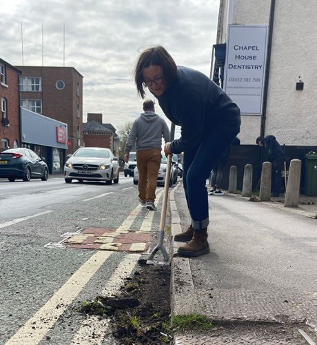 Businesses & Community Clean Dirty Streets in City