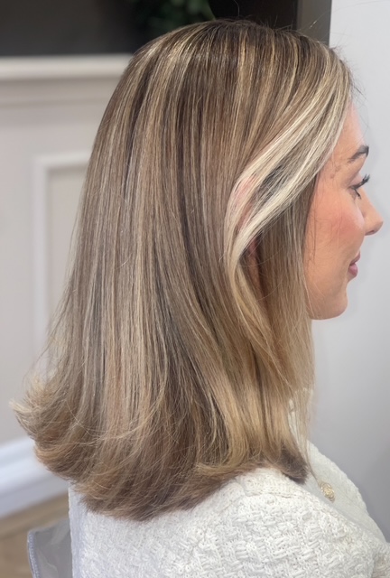 elle_martin_blonde_hair_sytle